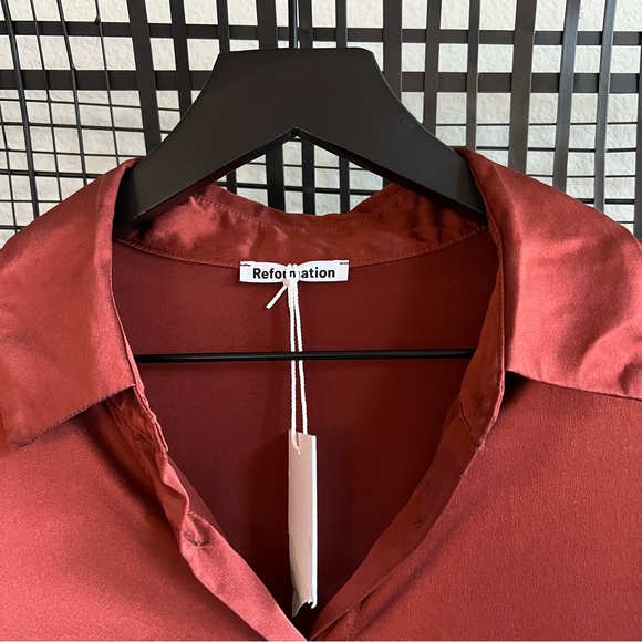 Reformation sky relaxed silk button down top - Picture 5 of 10